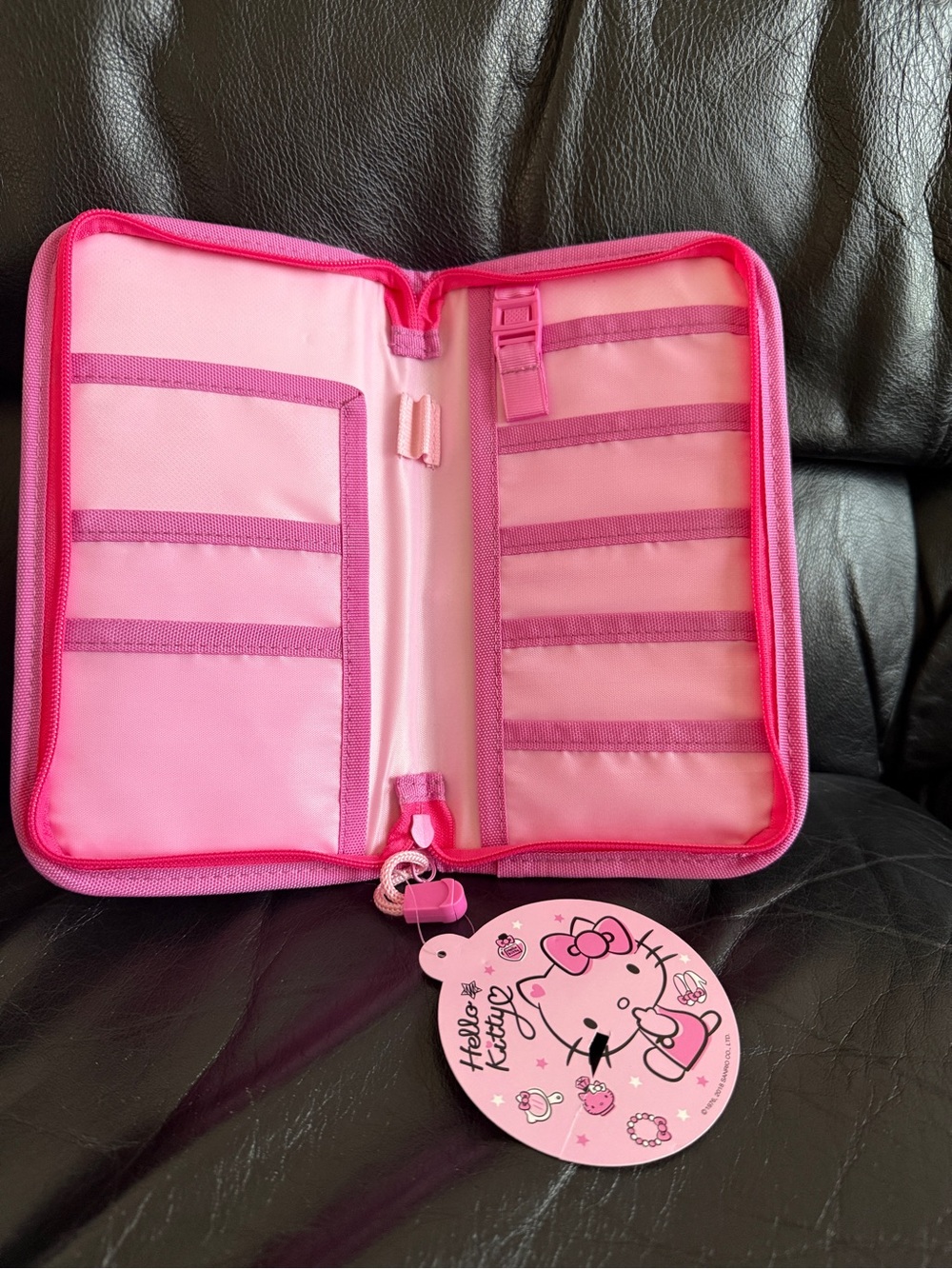 Hello Kitty Pink Sanrio Passport Holder Zippered New - Picture 3 of 6